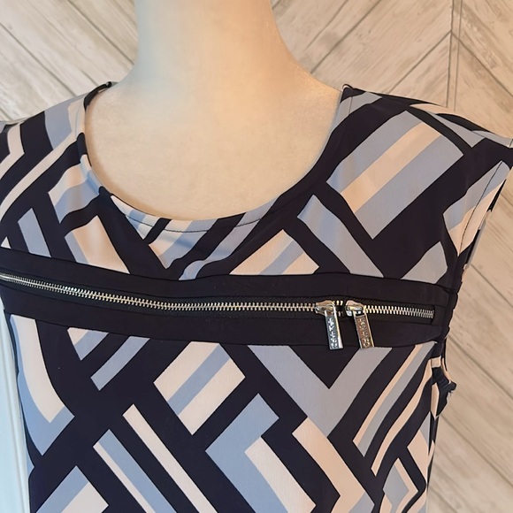 Calvin Klein sleeveless blue and white top with zipper accents, size medium. - Picture 2 of 6